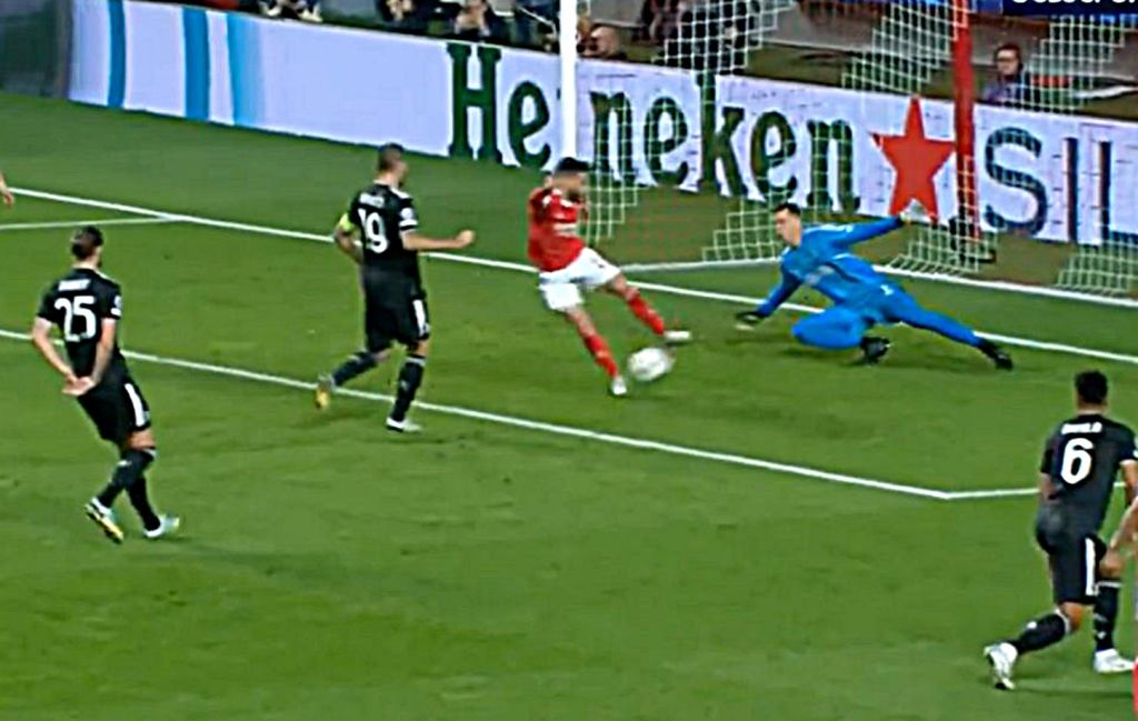 Τρίμπαλο από το ημίχρονο η Μπενφίκα στη Γιουβέντους – Τρελό γκολ ο Ράφα Σίλβα! (vids)