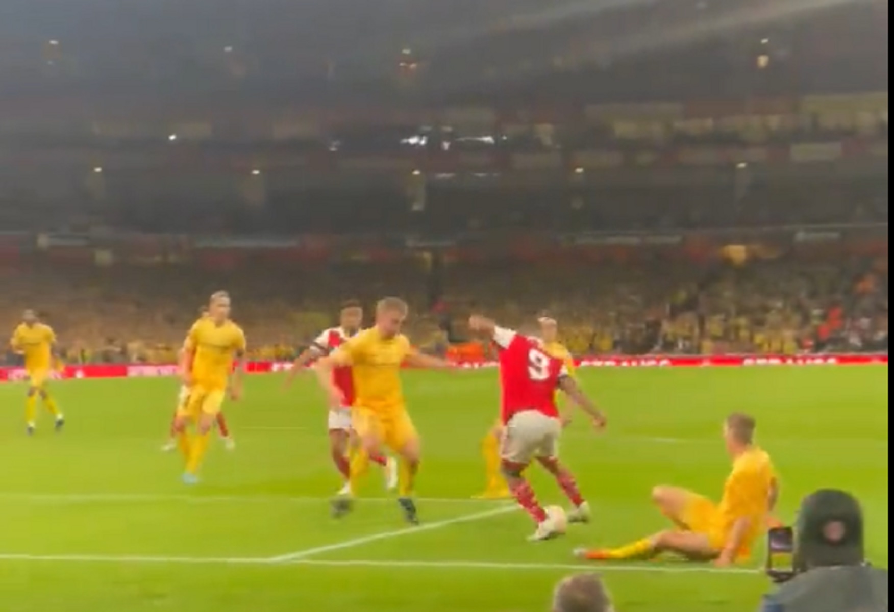 O Γκάμπριελ Ζεσούς προκάλεσε… ζαλάδες στη Μπόντο Γκλιμτ (vid)