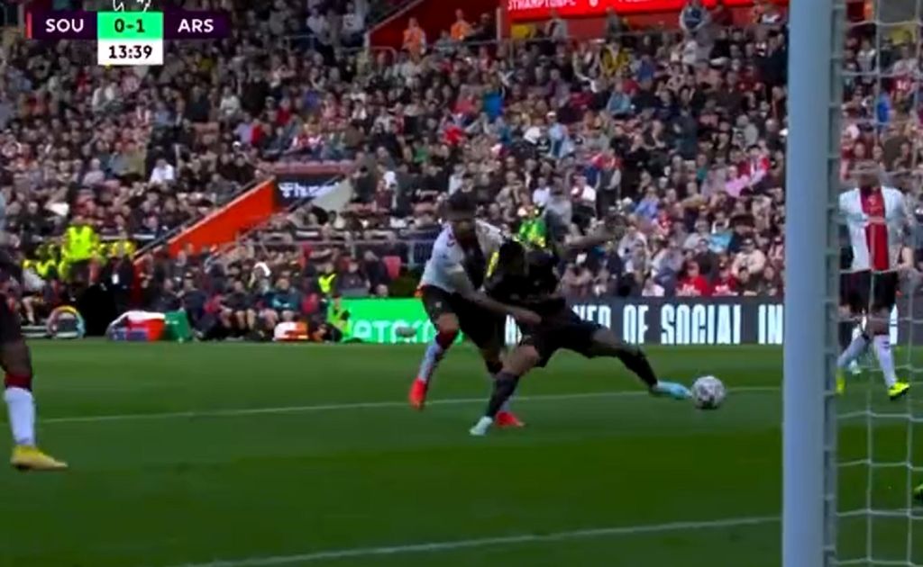 Η Άρσεναλ… φωνάζει για τη διαιτησία – Η φάση που ίσως της χάριζε το «διπλό» (vid)