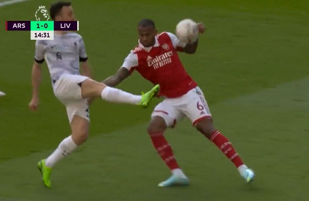 «Βράζουν» στη Λίβερπουλ με τις αποφάσεις στο Emirates (vid)