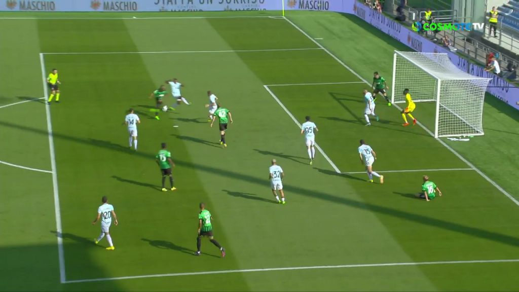 Ίντερ: Ο Μπαρέλα είδε τον ουρανό σφοντύλι και σωριάστηκε! (vid)