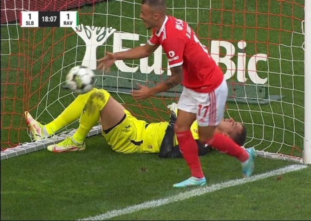 Μπενφίκα: Η πιο… επική γκάφα τερματοφύλακα και το αυτογκόλ της χρονιάς (vid)