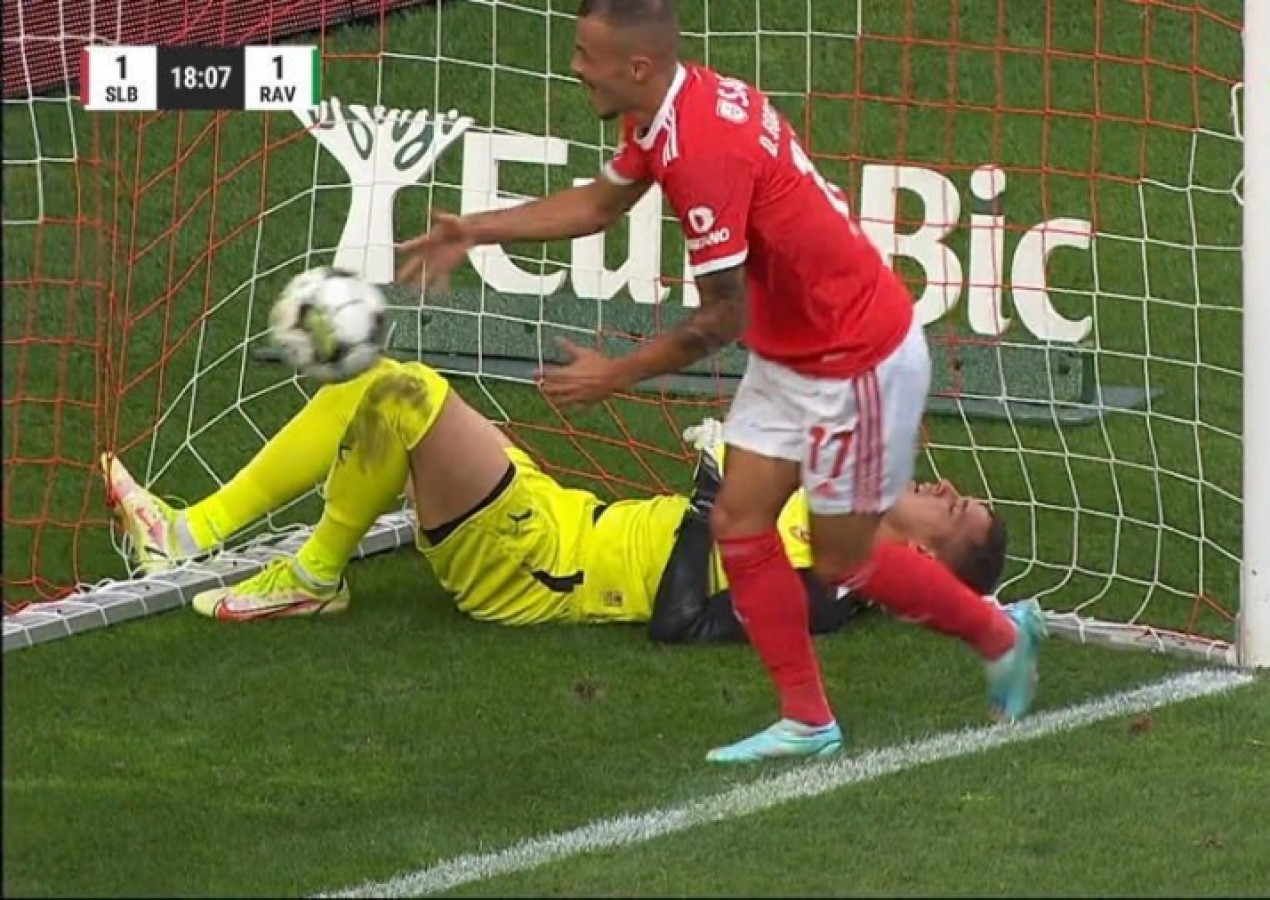 Μπενφίκα: Η πιο… επική γκάφα τερματοφύλακα και το αυτογκόλ της χρονιάς (vid)