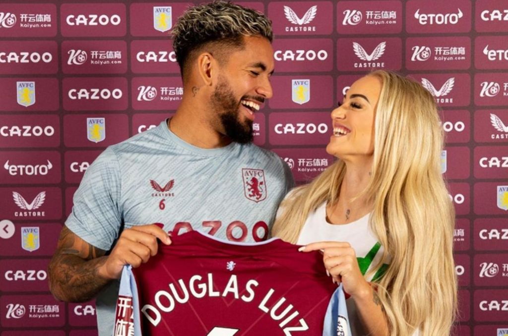 Αυτή είναι η καλλονή που… επηρέασε την ανανέωση του Ντάγκλας Λουίζ! (pics)