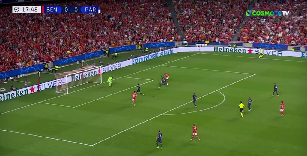 Μόνος του και όλοι τους: Ο Ντοναρούμα πιάνει τα… άπιαστα! (vids)