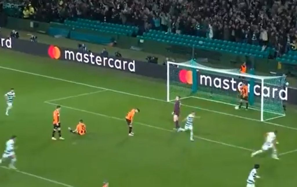 Πανικός στη Γλασκώβη με το πρώτο παστέλι του Γιακουμάκη (vid)