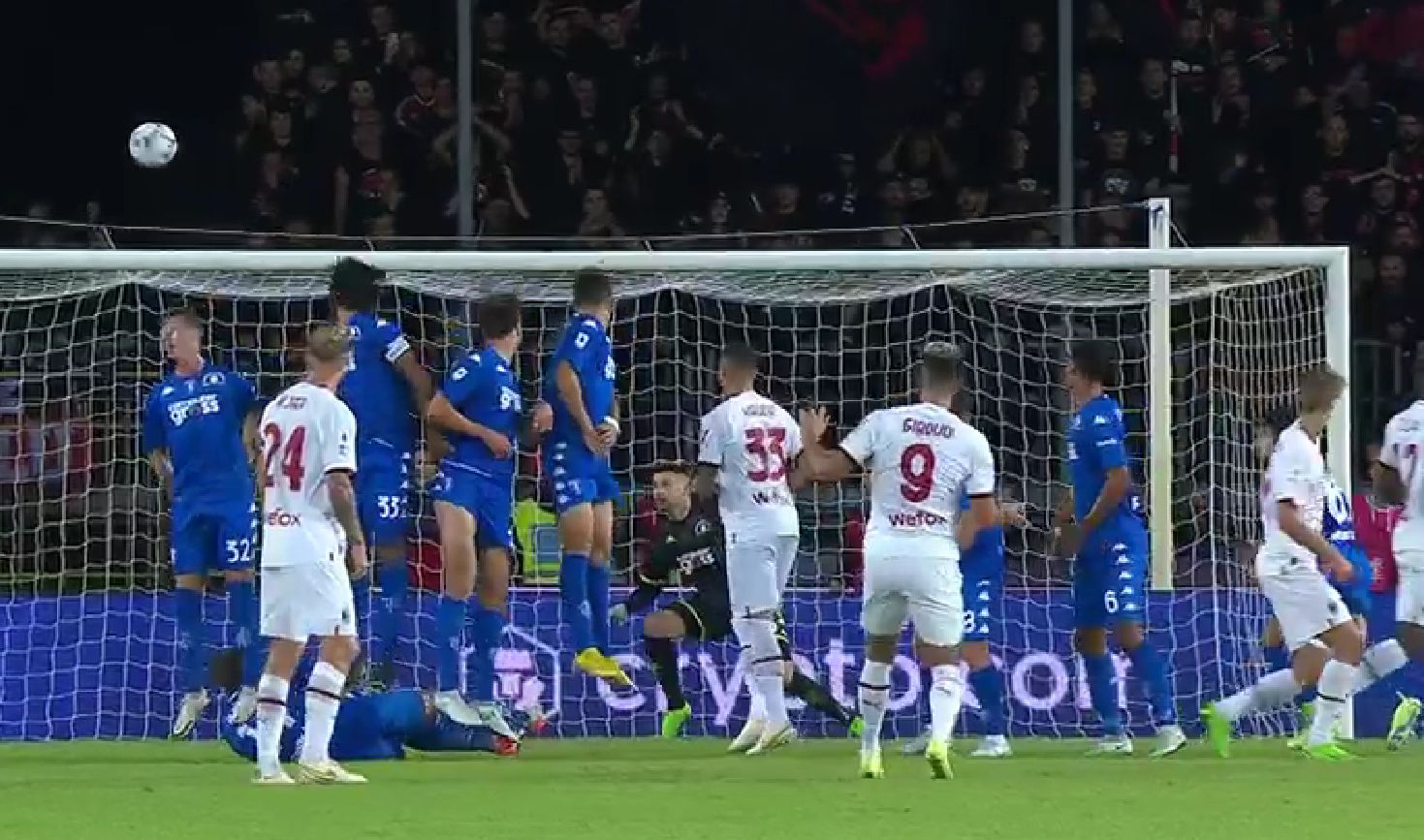 Ζιρού: Το δοκάρι χάλασε ένα πανέμορφο γκολ από τον Γάλλο φορ! (vid)