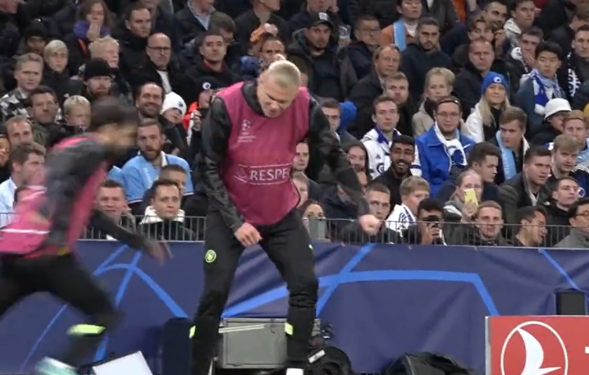 Απολαυστικός Χάαλαντ – Κάνει… καψώνια στον Μπερνάρντο (vid)