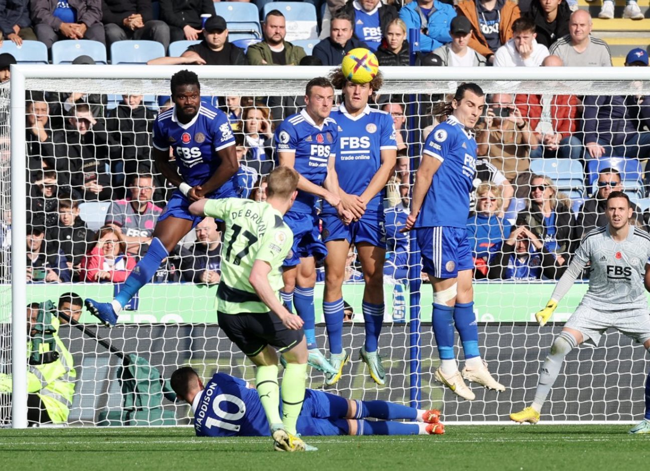 Μέγας είσαι Ντε Μπρούιν και θαυμαστά τα… φάουλ σου! (vid)