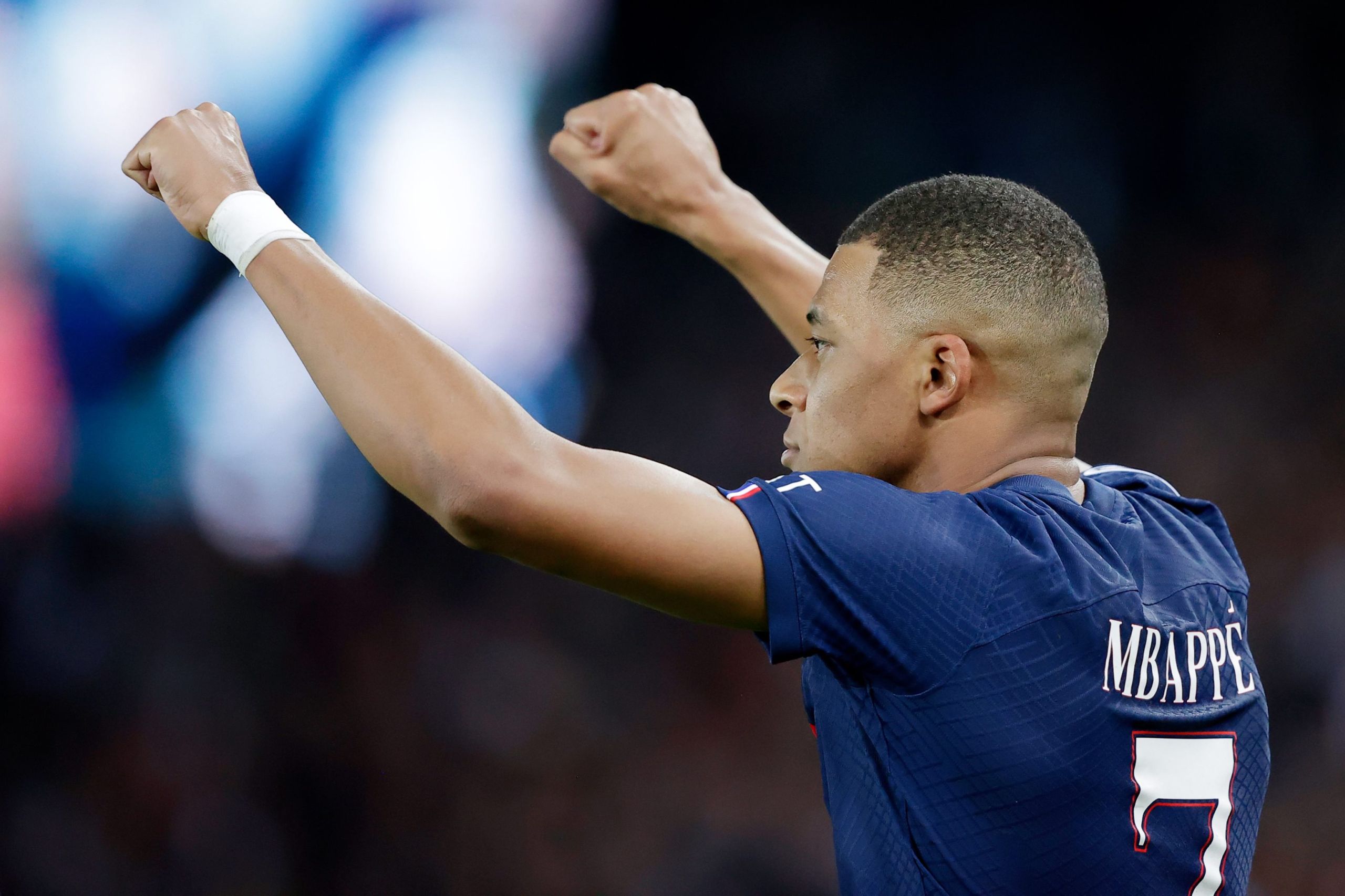 Ο Μπαπέ πάτησε… κορυφή με την Παρί! (vid)