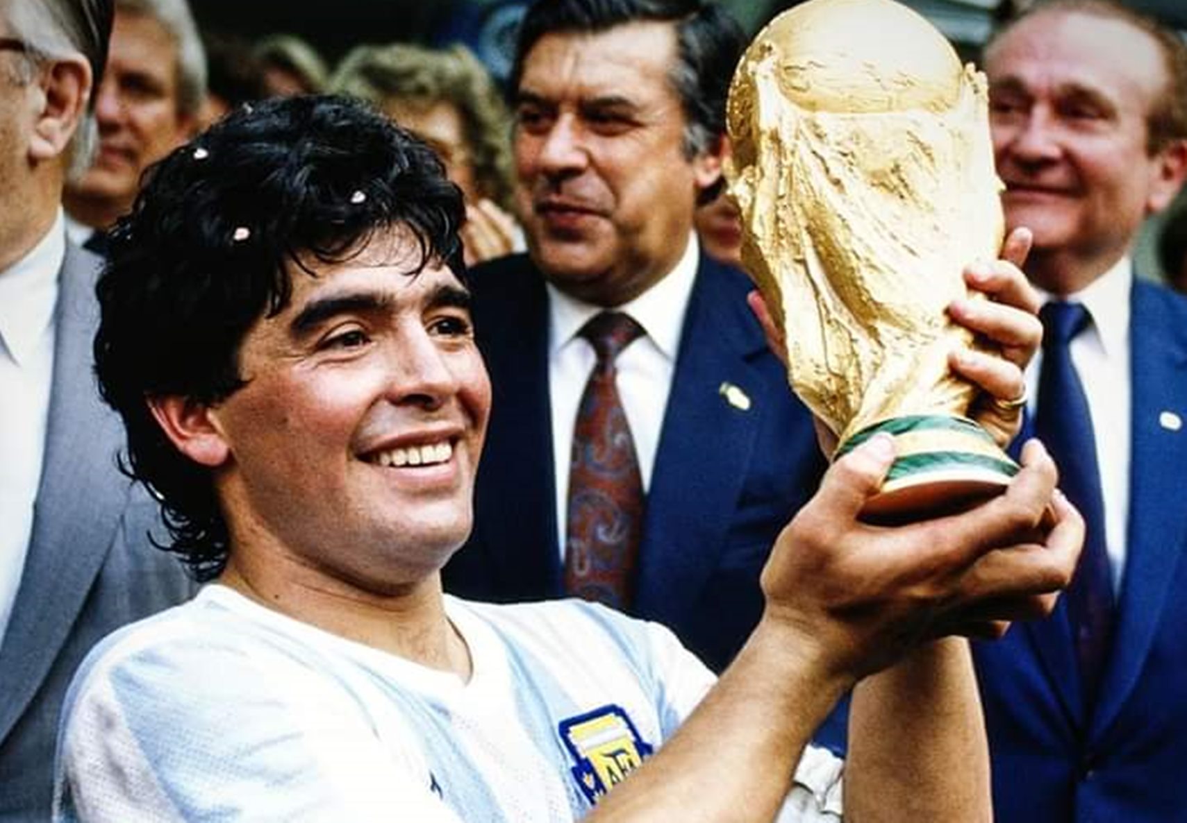 Ντιέγκο Μαραντόνα: Η FIFA με αυτό το βίντεο έδειξε σε όλους τι παίκτης ήταν! (vid)