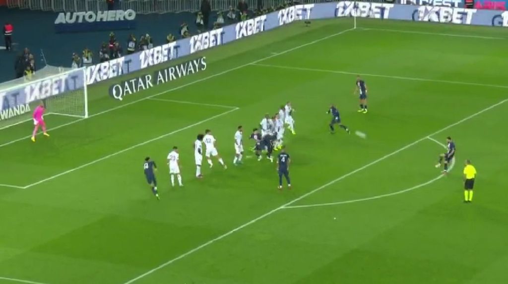 Ο Μέσι άφησε άγαλμα τον Σμάιχελ με απευθείας φάουλ! (vid)