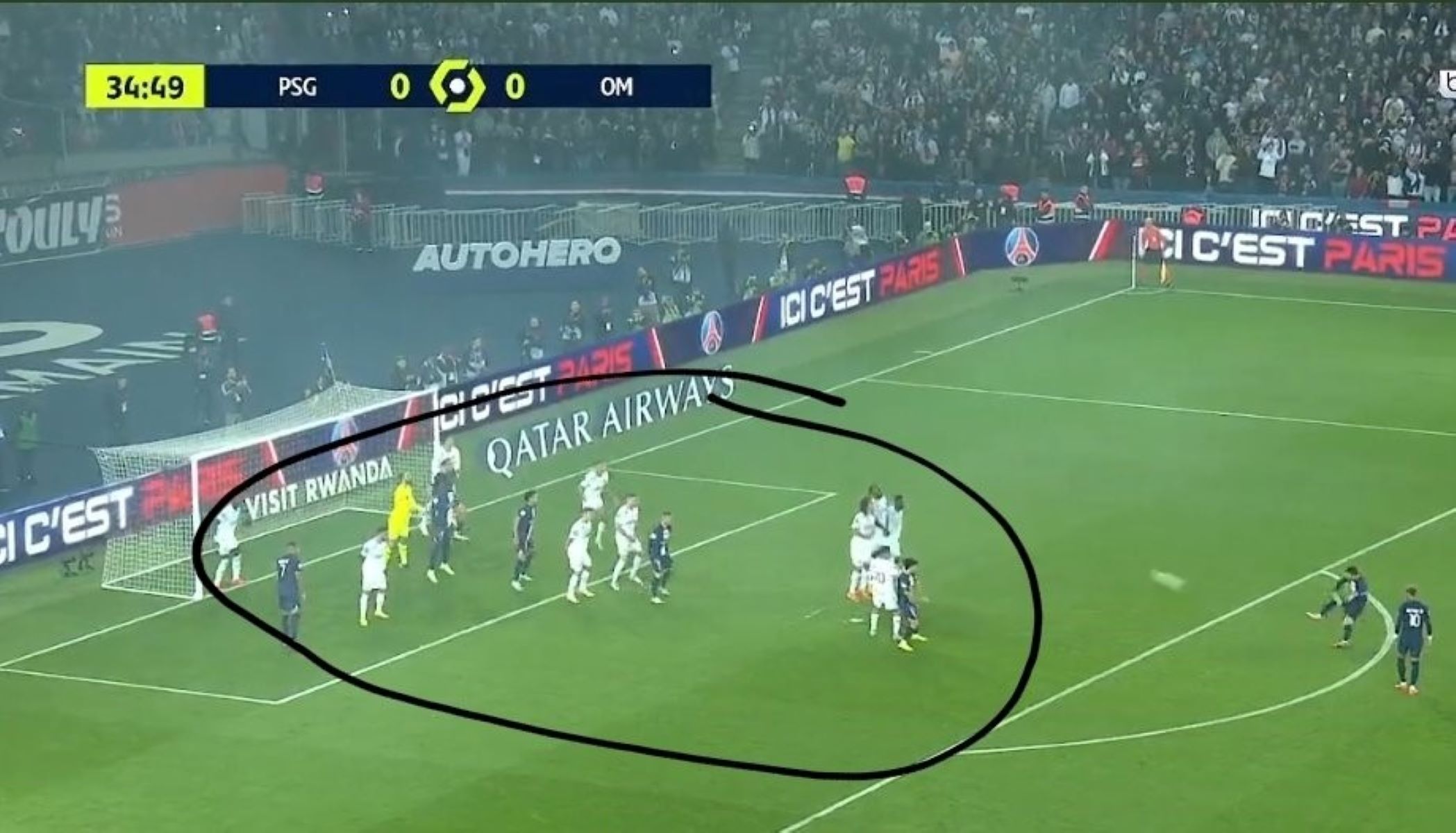 O Mέσι έβαλε μέσα όλη τη Μαρσέιγ – Τετραπλό τοίχος στη φαουλάρα του Αργεντινού (vid)