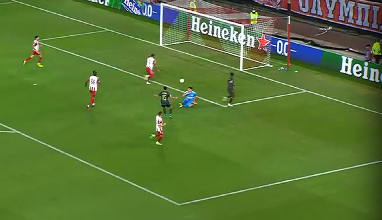 Ολυμπιακός – Καραμπάγκ: Άψογος και καθοριστικός ανασταλτικά ο Εμβιλά στο πρώτο μέρος (vid)