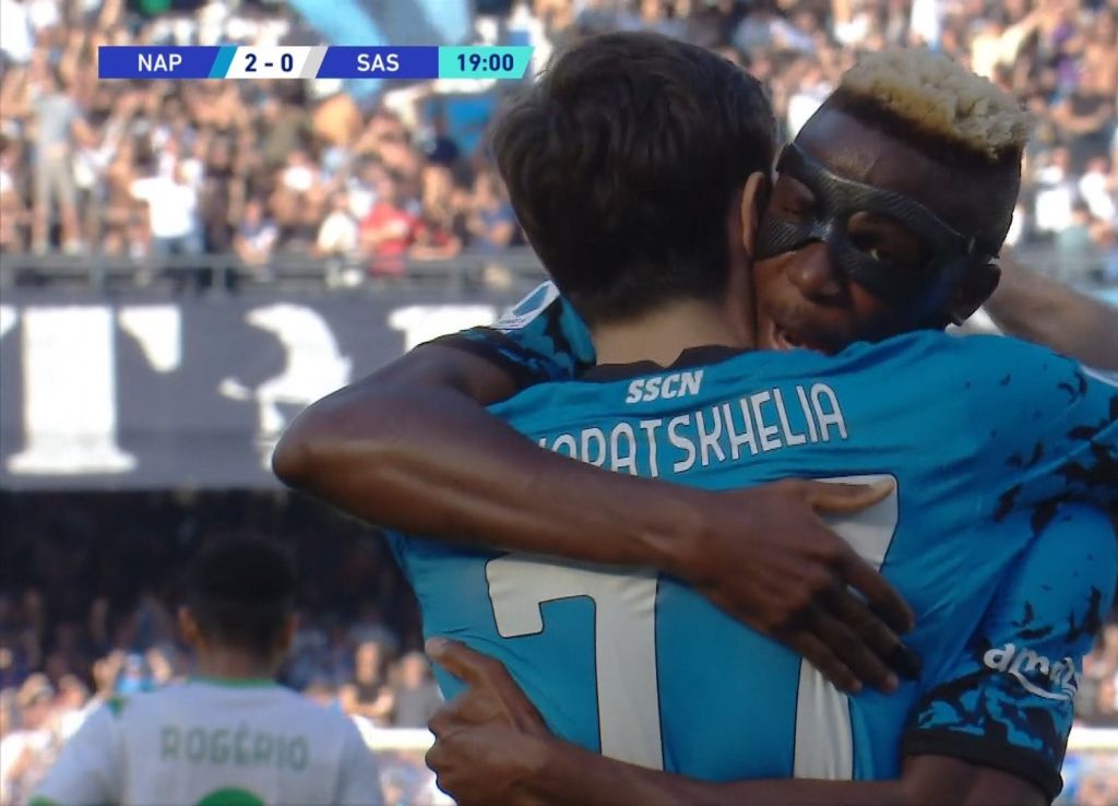 Νάπολι… τους τρομάζεις – Όσιμεν και Κβαρατσχέλια “διαλύουν” την Σασουόλο (vid)