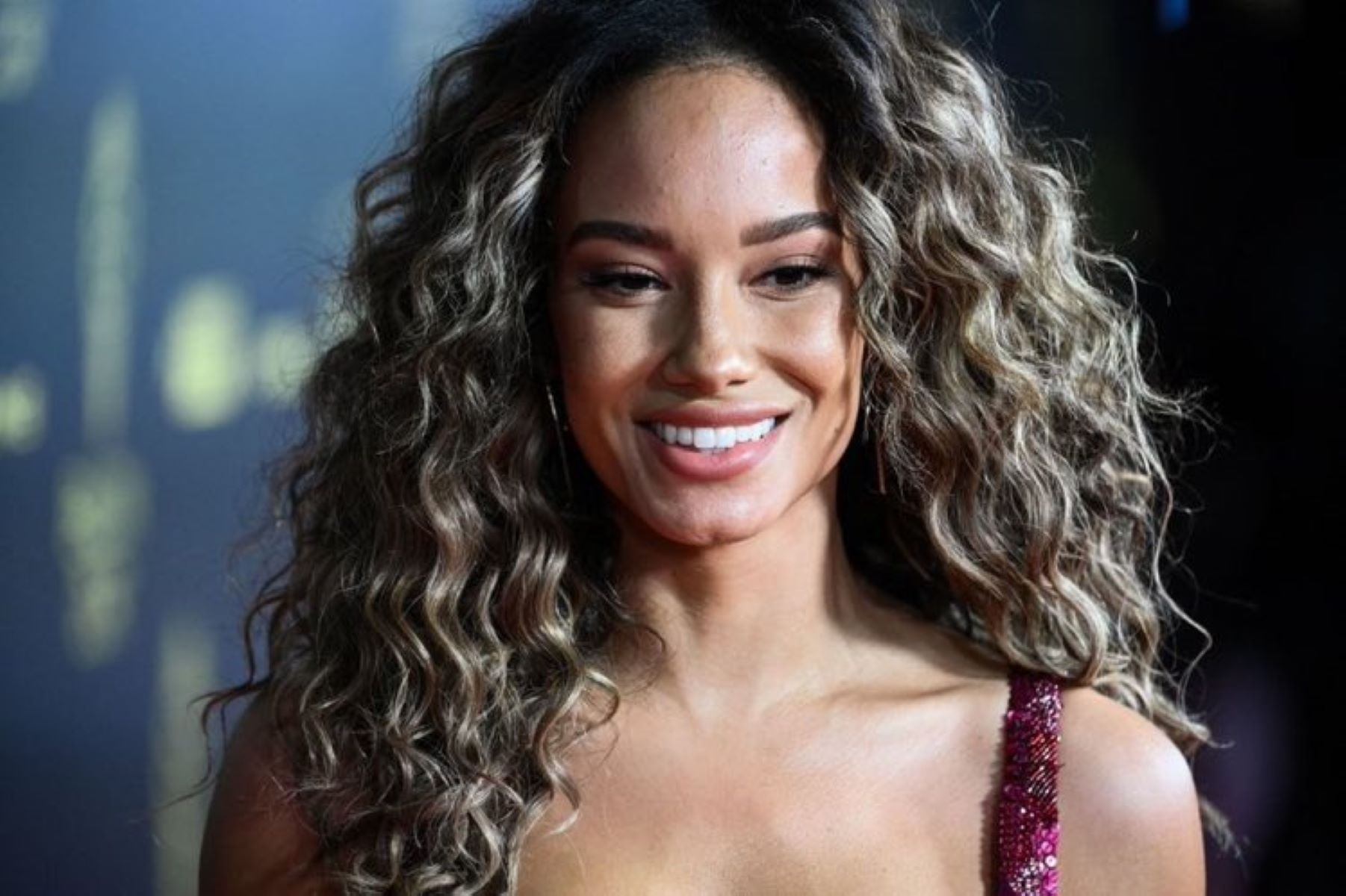 Χρυσή Μπάλα: Έπεσαν τα σαγόνια με τη σύντροφο του Μπενζεμά (pics)