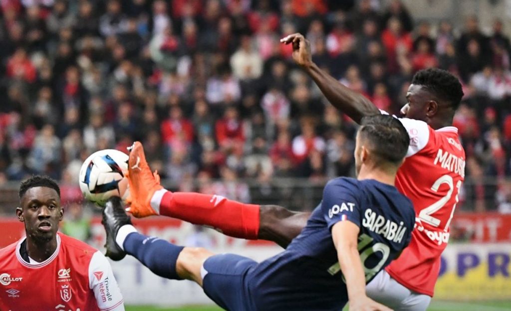 Μέχρι και η Παρί… γκελάρει! (vid)