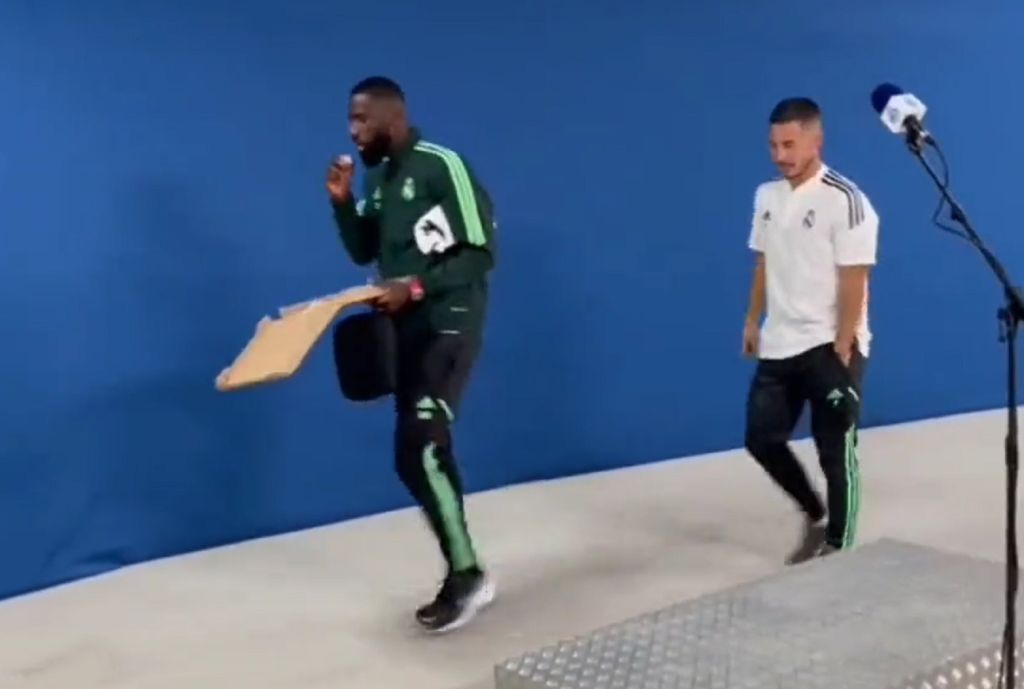 Ο Ρούντιγκερ είναι ένας από μας – Μετά το ματς πήρε μια πίτσα και έφυγε (vid)