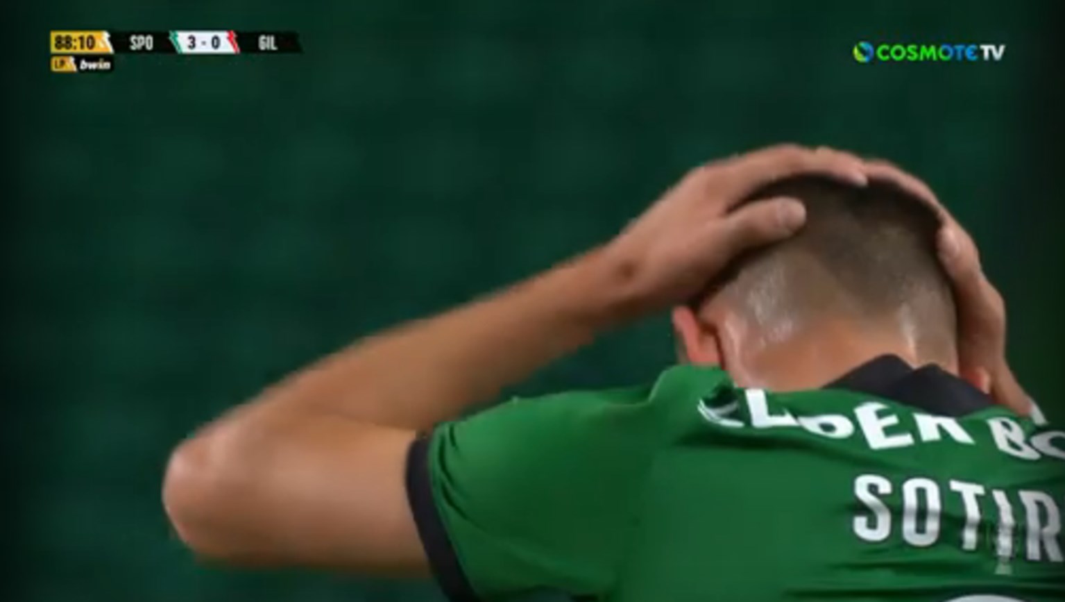 Ο Αλεξανδρόπουλος ακόμα τραβάει τα… μαλλιά του με αυτό που έχασε! (vid)