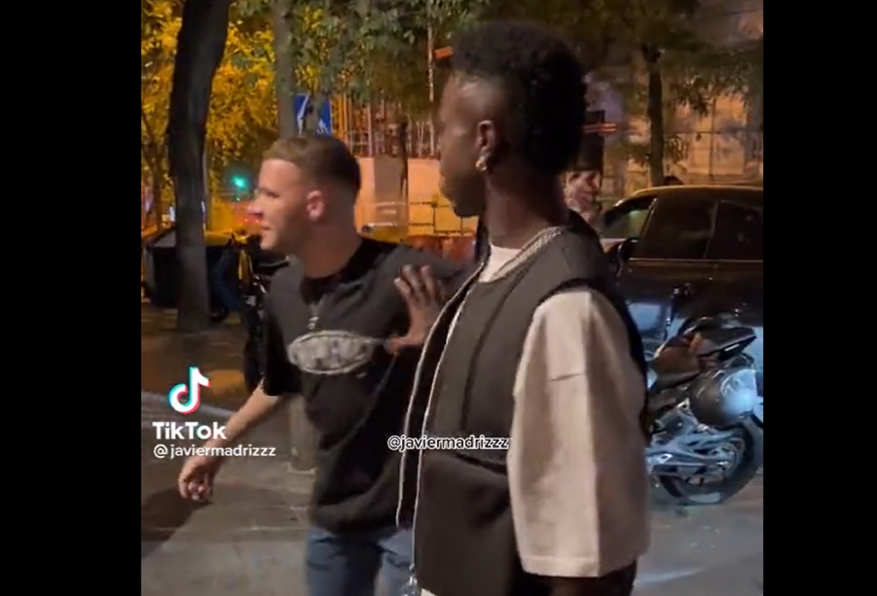 O Bινίσιους «τυφλώθηκε» από το…γυping – Έσπρωξε οπαδό που ήθελε να φωτογραφηθεί μαζί του (vid)