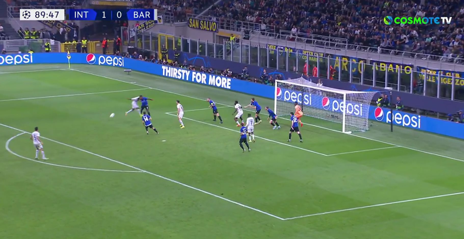 Το VAR έπαθε… blackout στο χέρι του Ντούμφρις! (vid)