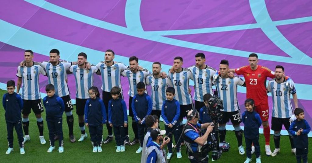 Mundial: Μια «γροθιά» η Αργεντινή στον Εθνικό της Ύμνο (vid)