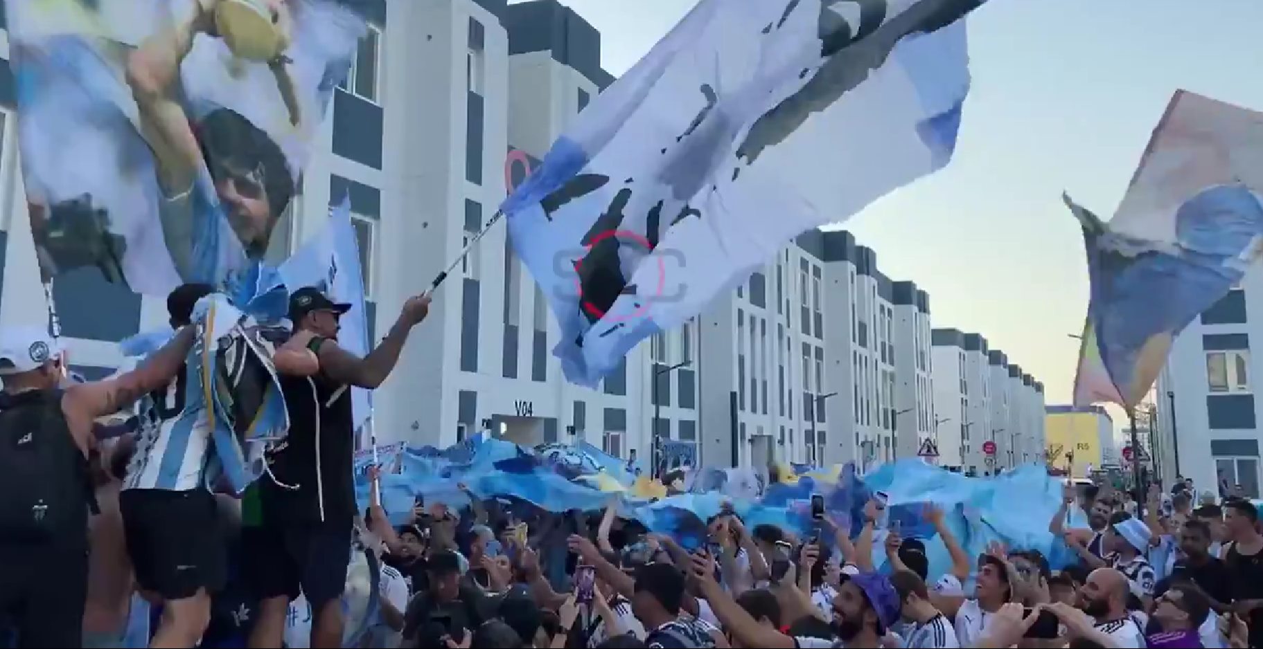 Η… μισή Αργεντινή πήγε Κατάρ για τον «τελικό» με το Μεξικό! (vid)