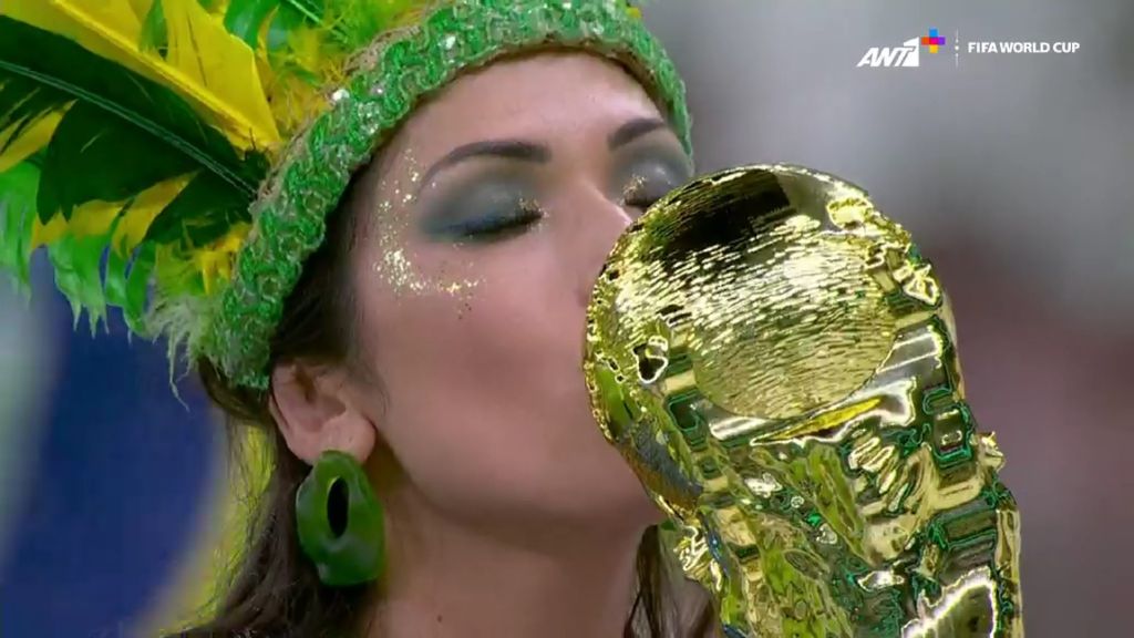 Το Παγκόσμιο Κύπελλο (της εξέδρας) πήγε από τώρα στη Βραζιλία! (vids)