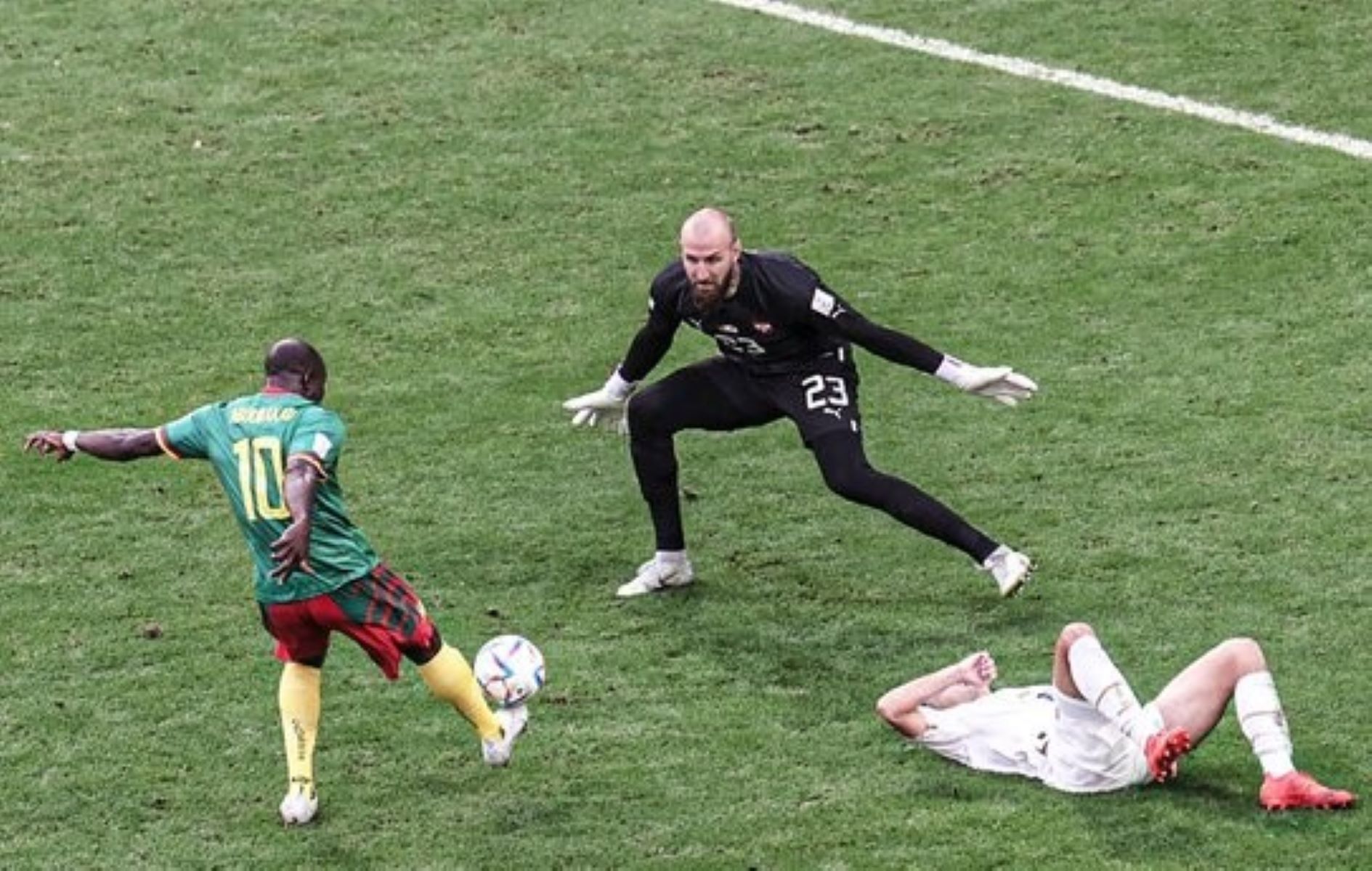 Απίστευτα πράγματα από το Καμερούν – Ισοφαρίζει τη Σερβία σε 3-3 μέσα σε 2,5 λεπτά (vid)