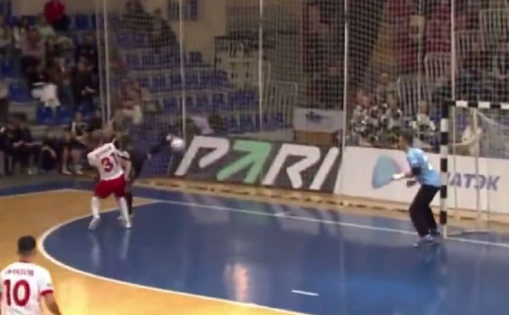 Γκολάρα από άλλον πλανήτη στο futsal με τακουνάκι από το… άουτ! (vid)