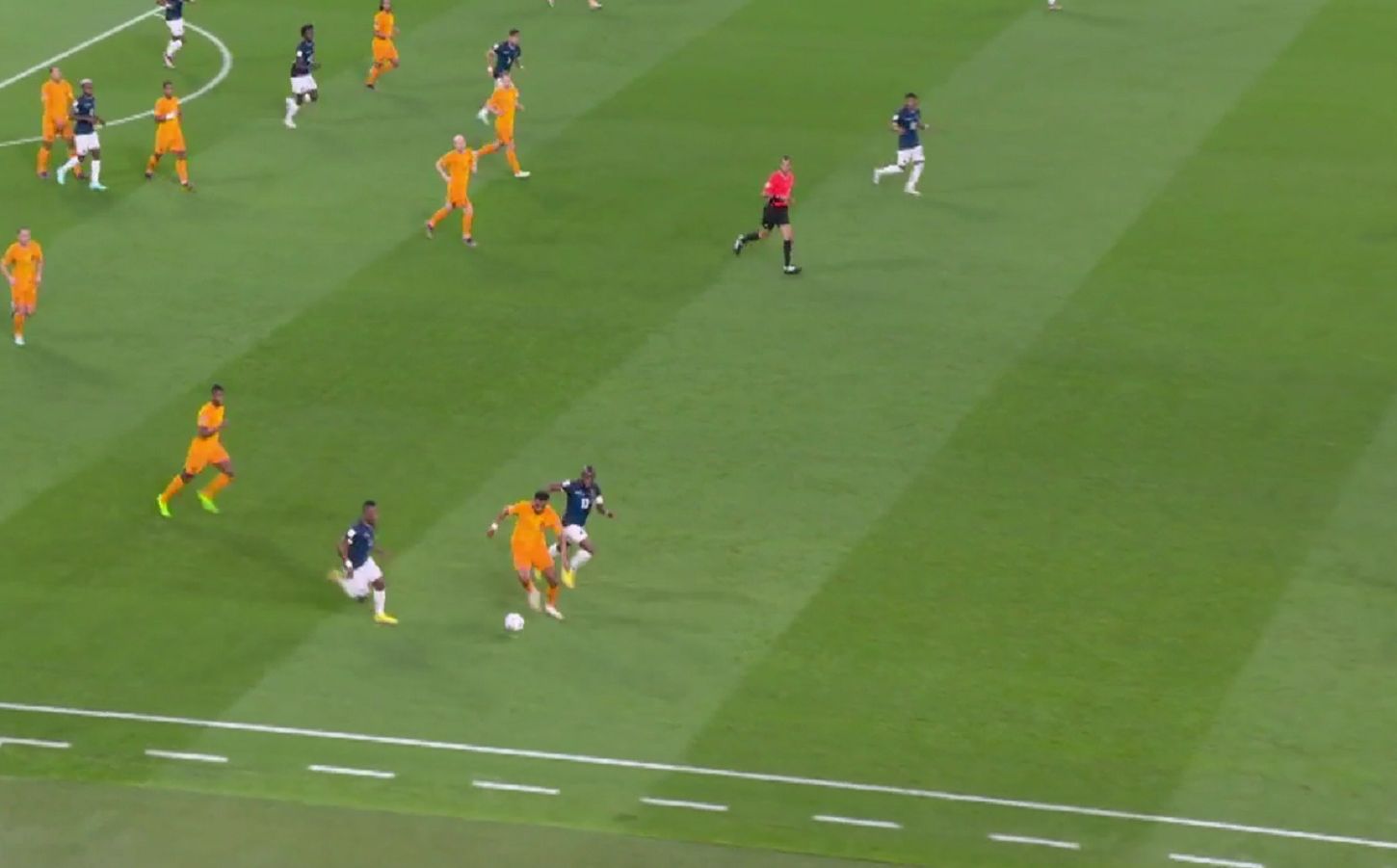 «Αλήτης» ο Χάκπο που… τρύπησε τον Εστουπινιάν! (vid)