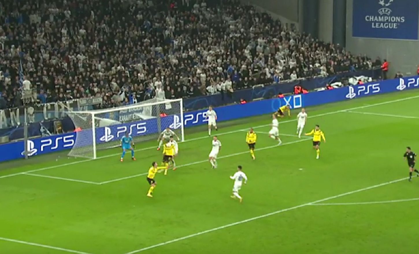 Ο πιο… άσημος Αζάρ κρατάει ψηλά το όνομα με τέτοια «παστέλια»! (vid)