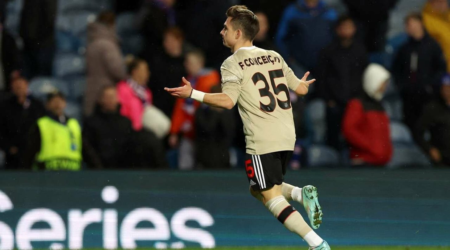 O «μικρός μάγος» του Άγιαξ έκανε… πλάκα στην άμυνα της Ρέιντζερς! (vids)