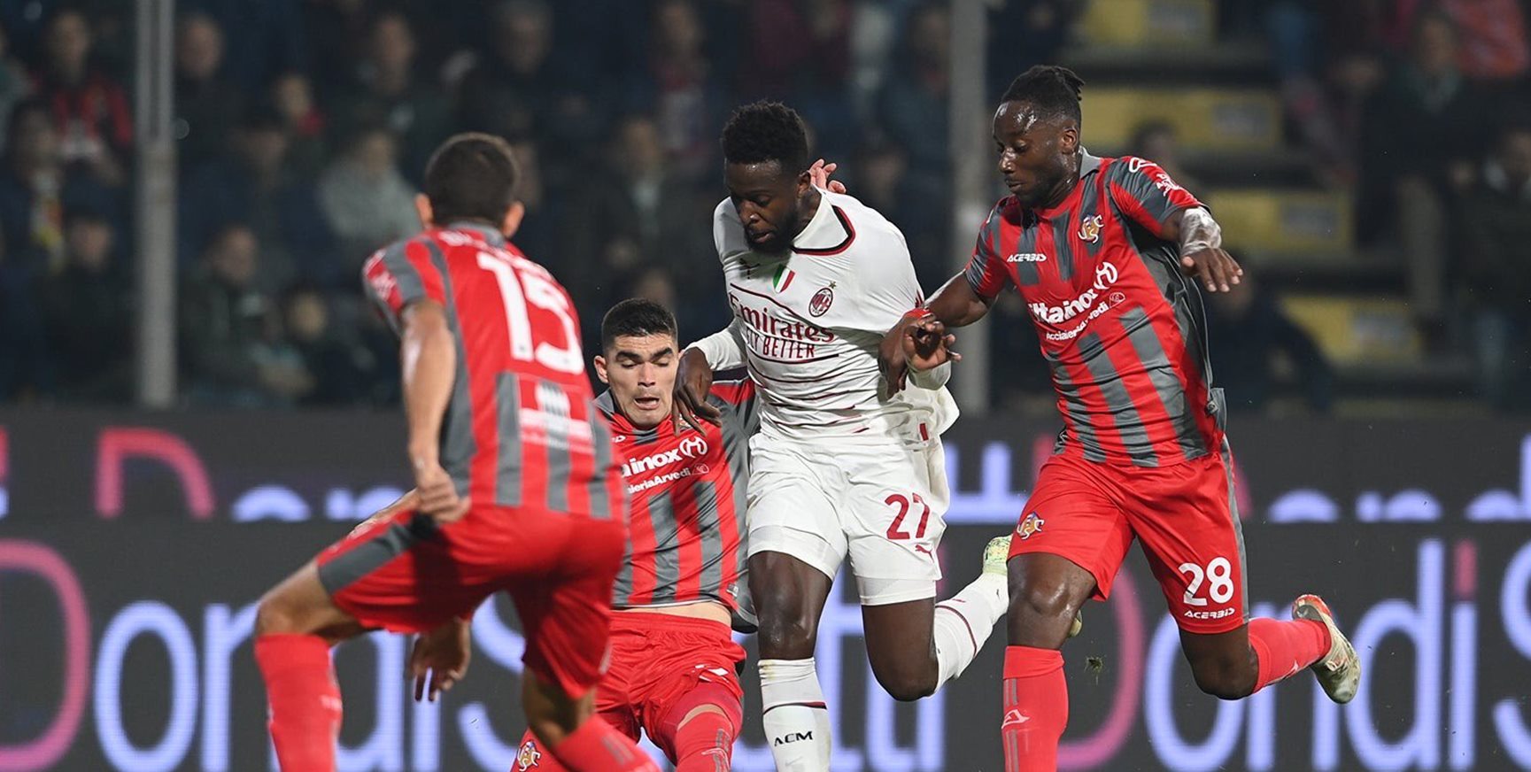 Μίλαν, με αυτά που κάνεις… χαιρετάς! (vids)