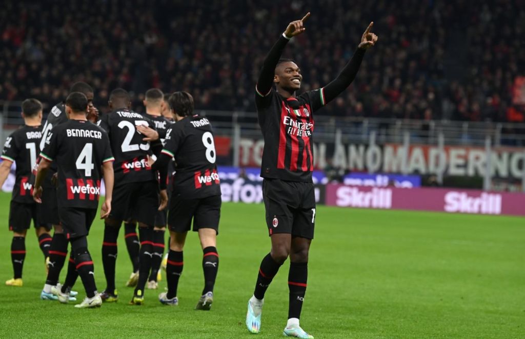 Η Μίλαν δεν τα παρατάει μέχρι να σφυρίξει ο διαιτητής! (vids)