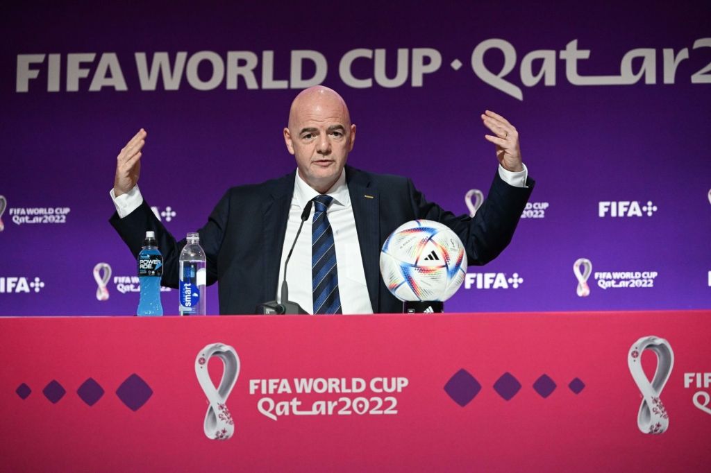 Πρόεδρος FIFA: «Θα ζήσετε ακόμα και αν δεν πιείτε μπίρες για 3 ώρες! Ηρεμήστε λίγο….»