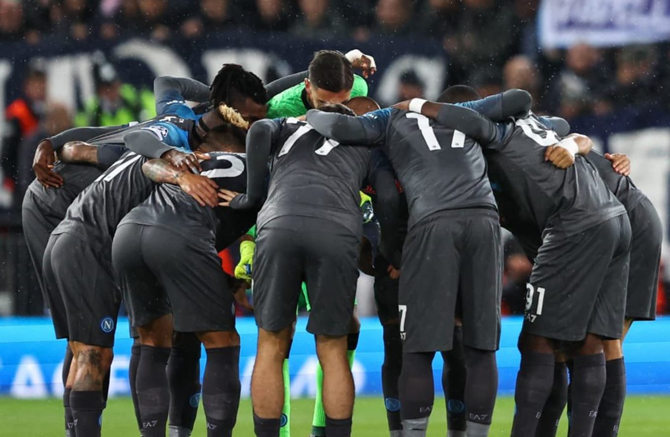 Η Νάπολι δεν… σταματάει και όλο «πυροβολάει» (vid)