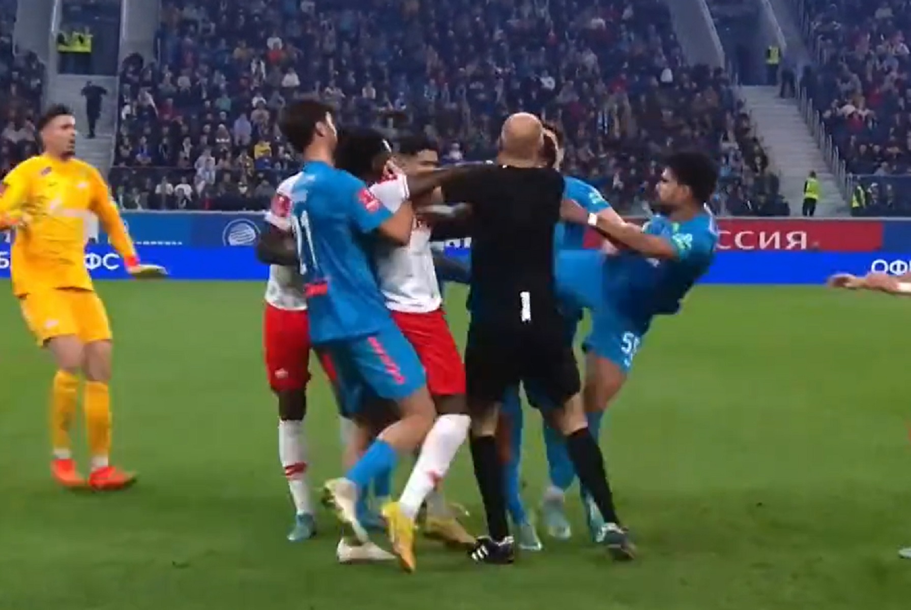 Όλος ο πλανήτης βλέπει το Mundial, στη Ρωσία… καράτε (vid)