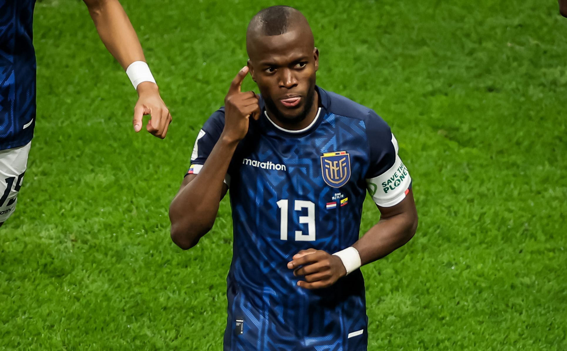 Ο Βαλέντσια δεν αστειεύεται: «Κάρφωσε» και την Ολλανδία! (vids)