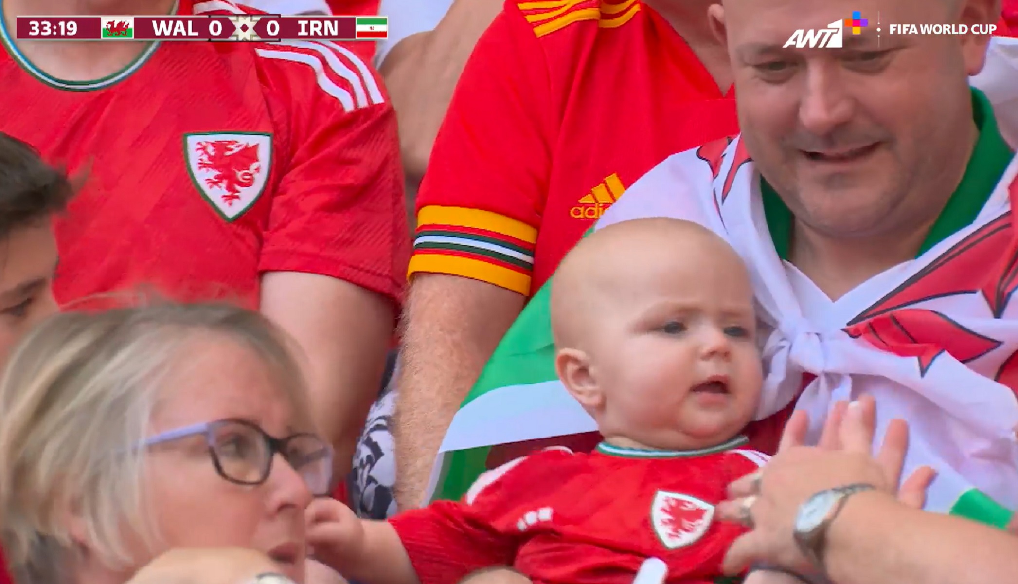 Ο νεότερος οπαδός της Ουαλίας ζει από κοντά το όνειρο του Mundial (vid)