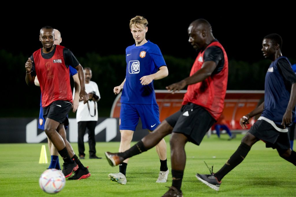 Mundial: Συγκινητική κίνηση των ομάδων – Έκαναν προπόνηση με τους εργάτες! (vid)