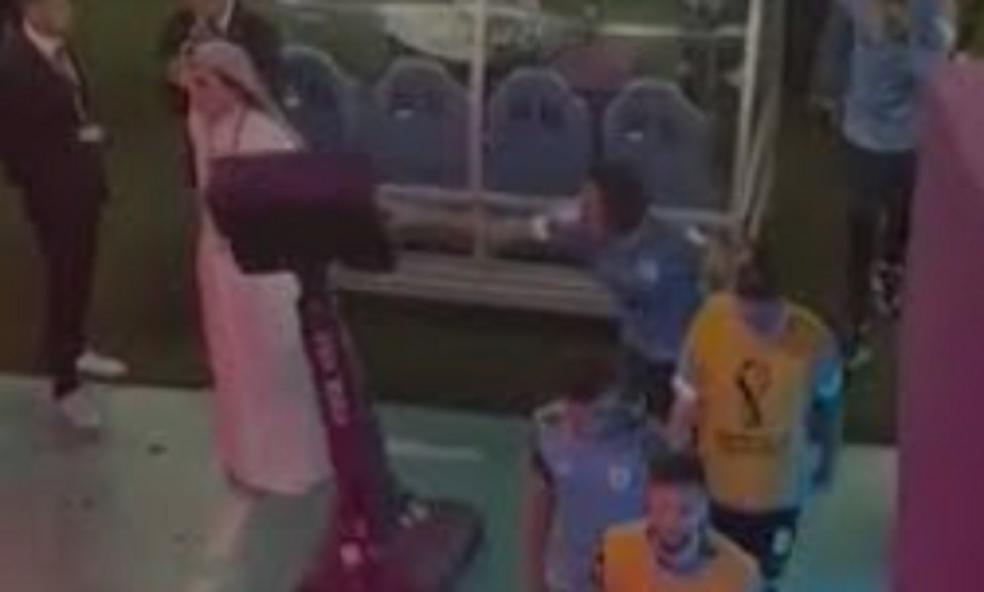 Ο Καβάνι πέταξε κάτω το VAR από τα νεύρα του (vid)