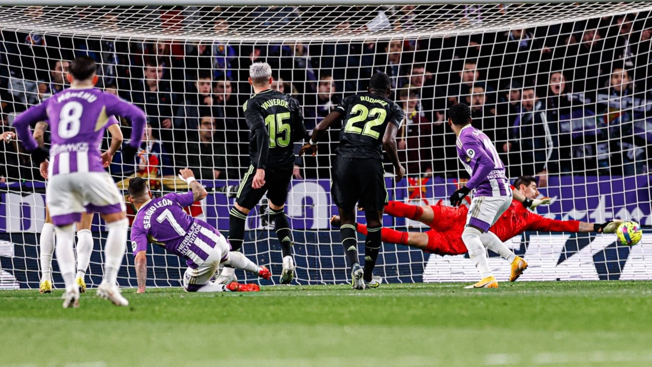 O απόρθητος Κουρτουα έκλεισε τη χρονιά με… εξωγήινη απόκρουση (vid)