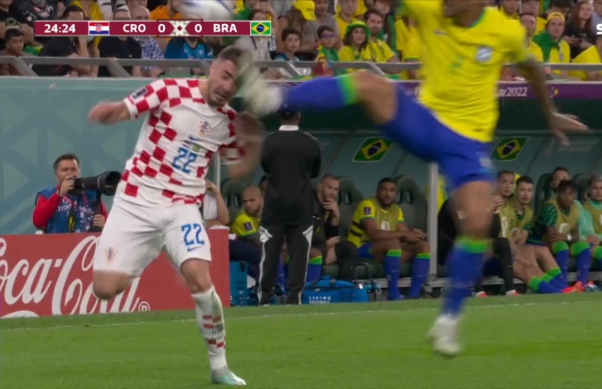 Και όμως ο Ντανίλο γλίτωσε την κόκκινη – Έξαλλοι στην Κροατία… με το “καράτε” (vid)