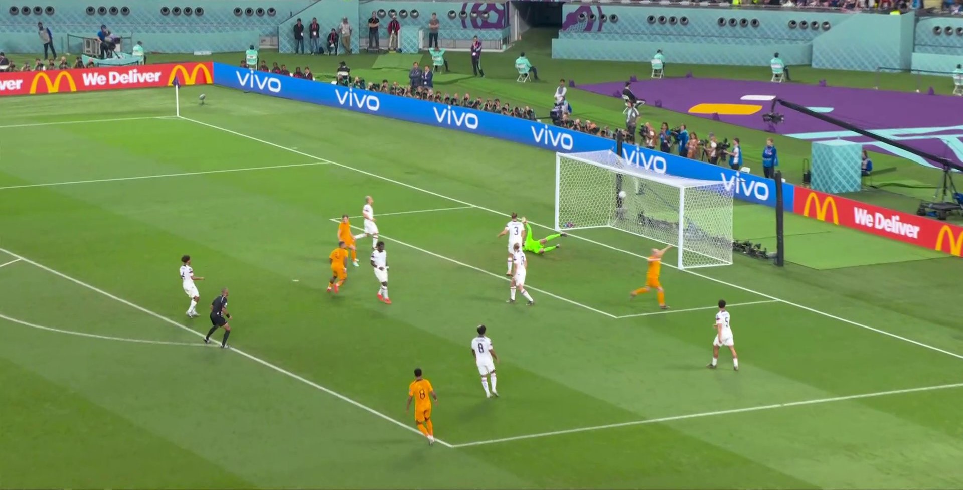 ΗΠΑ… ο Ντεπάι σε διδάσκει football – Μπροστά στο σκορ η Ολλανδία με γκολάρα! (vid)