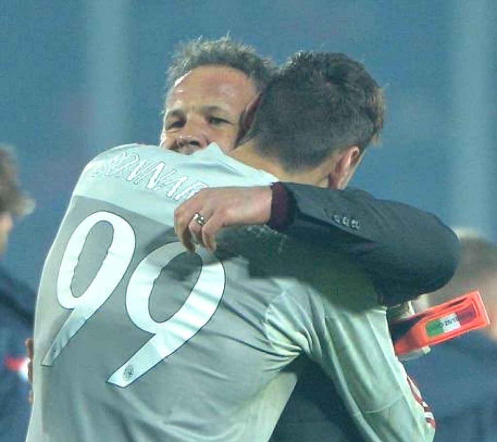 Το ανατριχιαστικό “αντίο” του Ντοναρούμα στον Σίνισα Μιχαΐλοβιτς (pic)