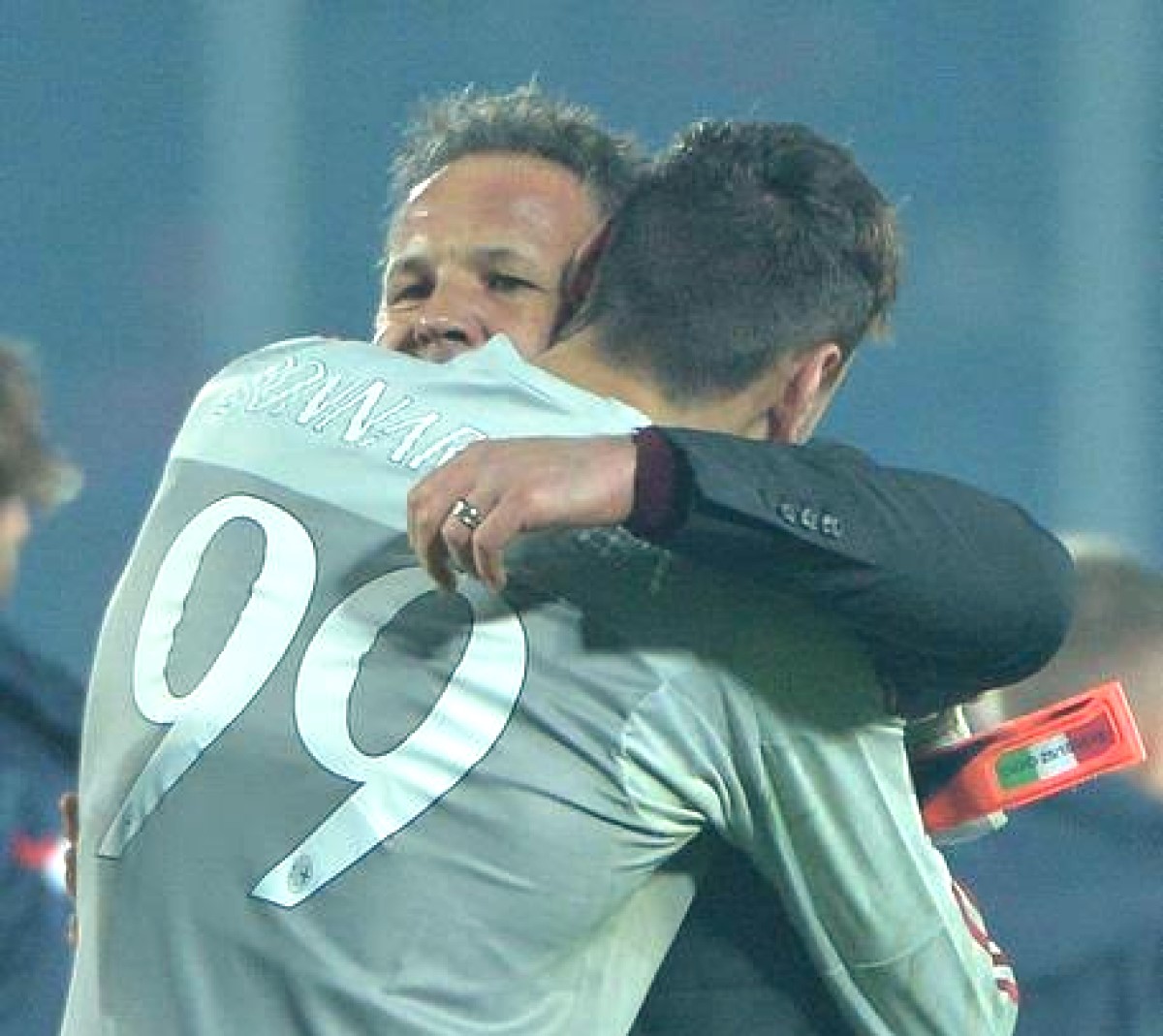 Το ανατριχιαστικό “αντίο” του Ντοναρούμα στον Σίνισα Μιχαΐλοβιτς (pic)