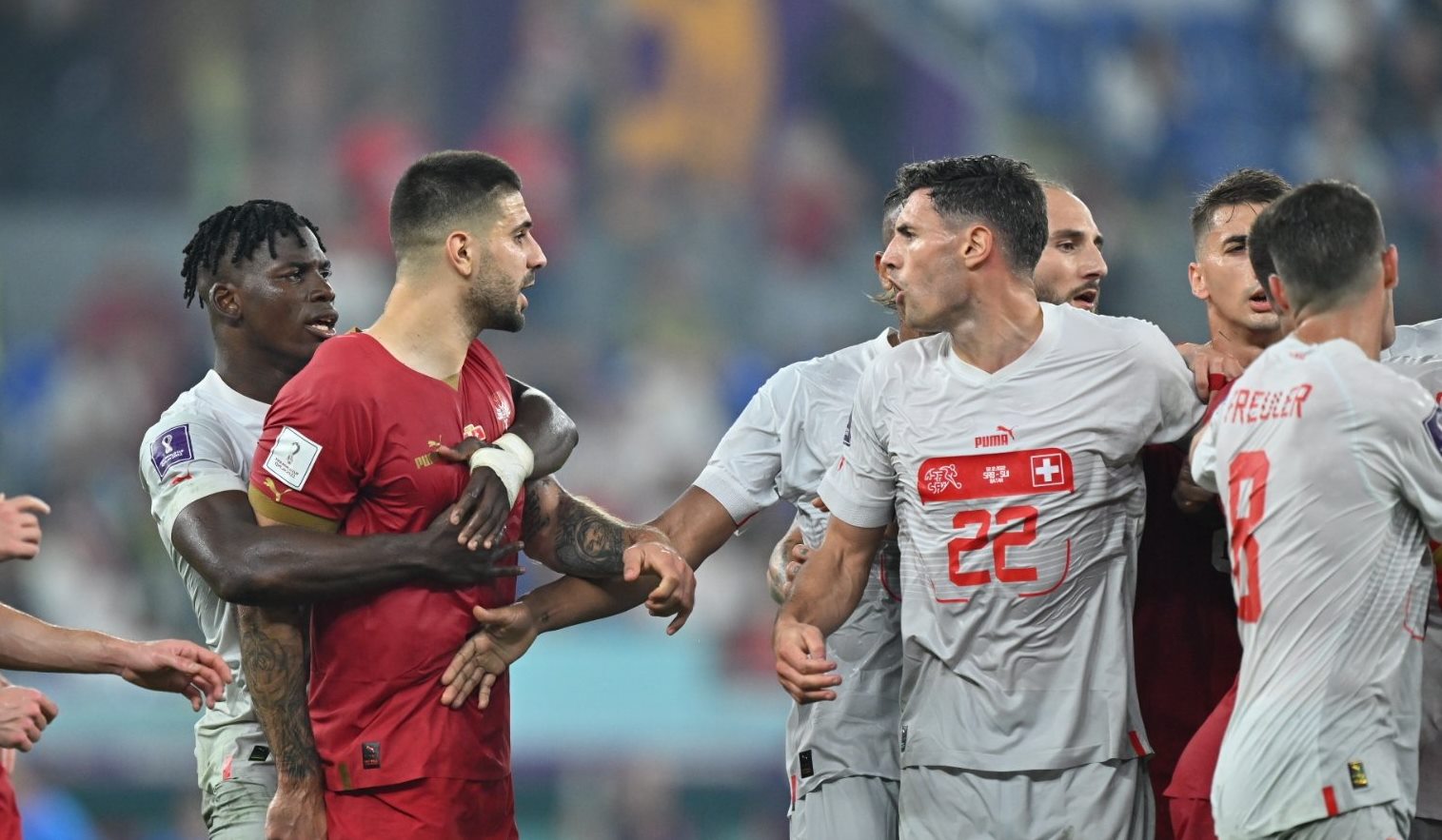 Ένταση, επεισόδια και χοντρά μπινελίκια: Τα είδαμε όλα στο Σερβία- Ελβετία! (vids)