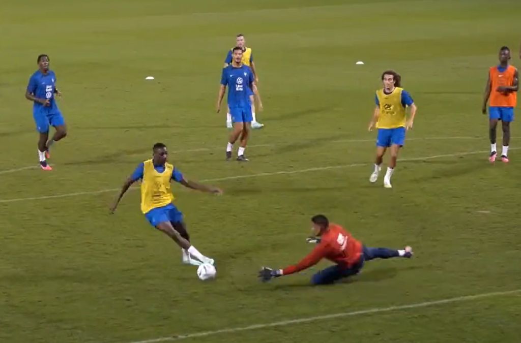 H εθνική Γαλλίας βρήκε κι άλλον… τερματοφύλακα από το πουθενά (vid)