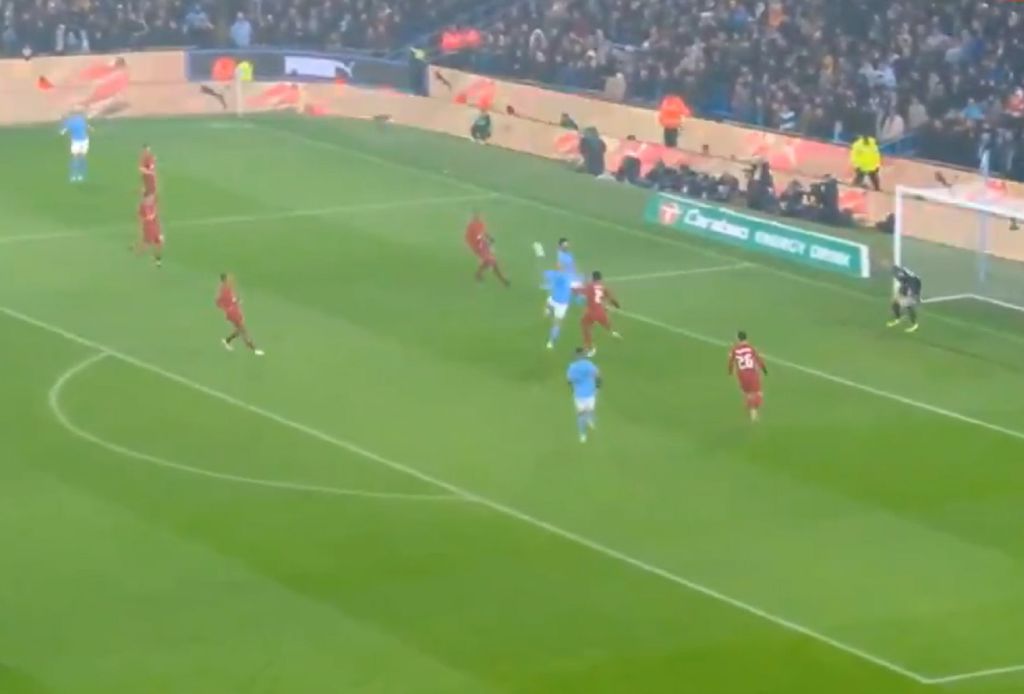 Τον ξεχάσατε; Ο Έρλινγκ Χάαλαντ «ματώνει» με γκολάρα τα δίχτυα της Λίβερπουλ (vid)